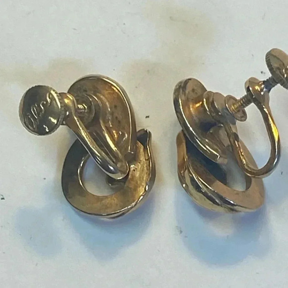 ALICE SCREW BACK EARRINGS IN GOLD - Picture 9 of 10